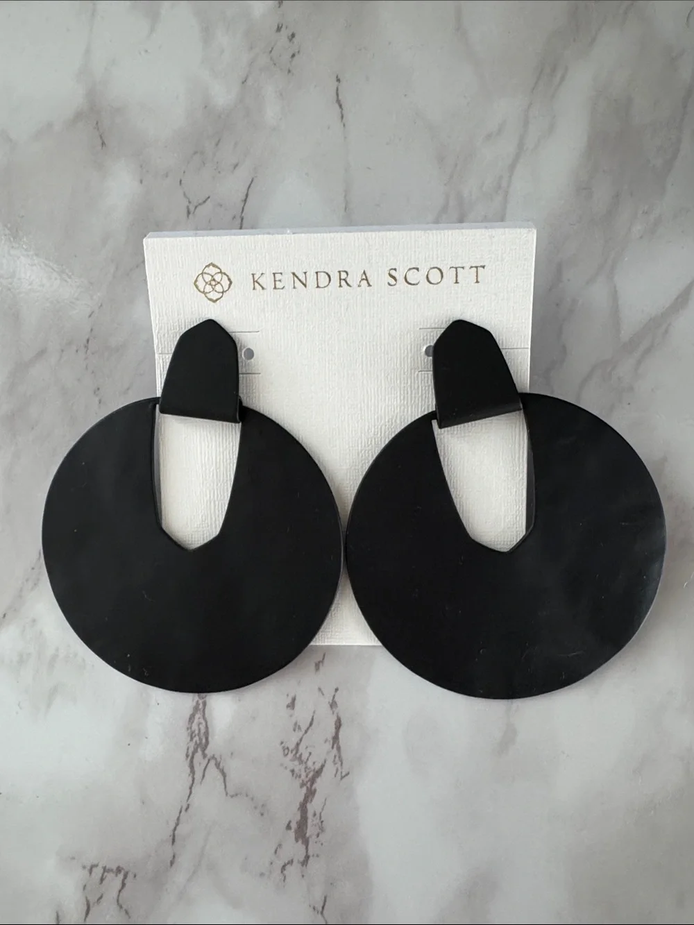 NWOT Kendra Scott Diane Large Disc Earrings - Picture 7 of 7